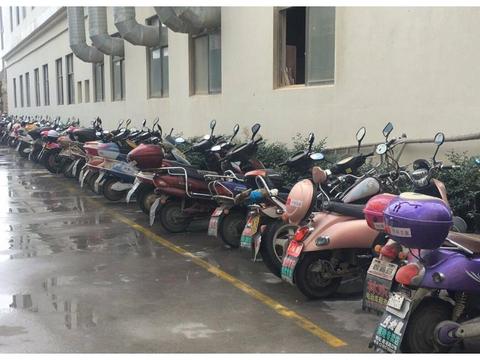 到底是骑电瓶车省钱还是摩托省钱？算下来还是它更划算！