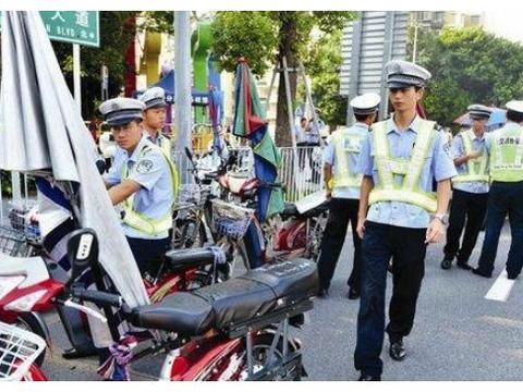 禁摩又限电，车主接送孩子成问题，专家建议让人喷饭