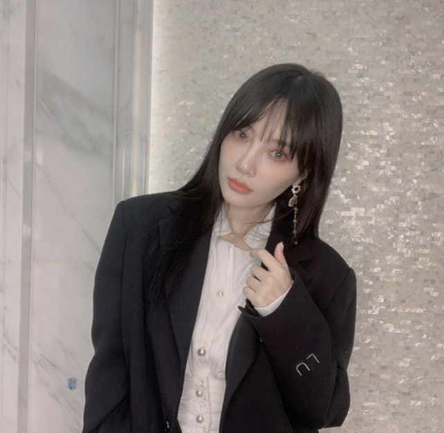 网红评测李小璐自创服装：价格小贵，质量与做工也没好到哪去！