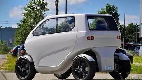 德国研发的智能电动车，可以360度的旋转，还能像火车一样组合