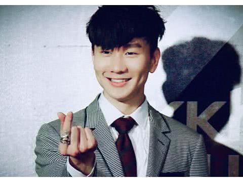 不好好唱歌就回家继承遗产？林俊杰跑车亮相，价值2000多万