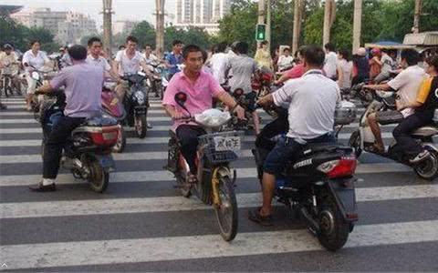 新型“电动车”替代品亮相，不用充电不用加油，1公里只需9分钱