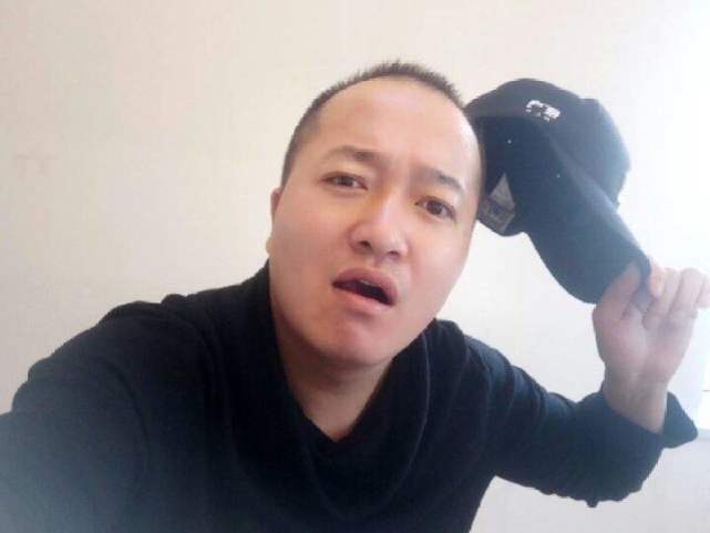 赵本山力捧的帅气弟子,娶小2岁美女演员,如今37岁不红却很幸福 赵本山力捧的帅气弟子,娶小2岁美女演员,如今37岁不红却很幸福