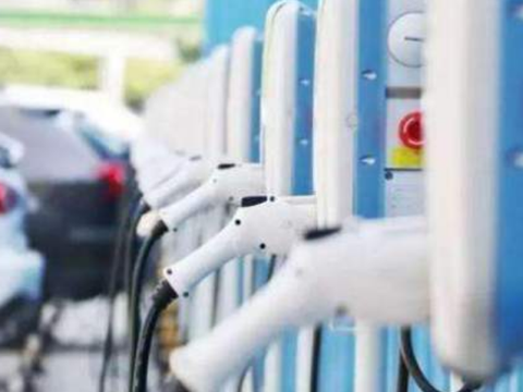 燃油车禁售首个城市已定，看到信息后，本地车友：心情复杂