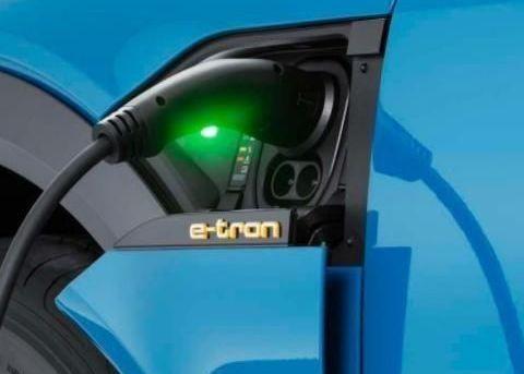 新能源车随用随充和用电耗光，哪个充电方式更毁车