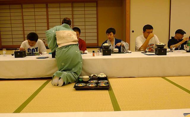 世界护照免签国排名_2017年免签、落地签63国全攻略!你的中国护照其实也(2)