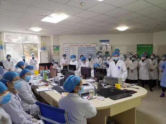 集体放弃抗疫补助，登报、录视频，咋越看越假？