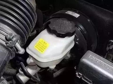 汽车有种油是保命的，一定要定期更换