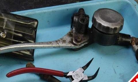 「ＤＩＹ小教室」保养煞车总泵很重要