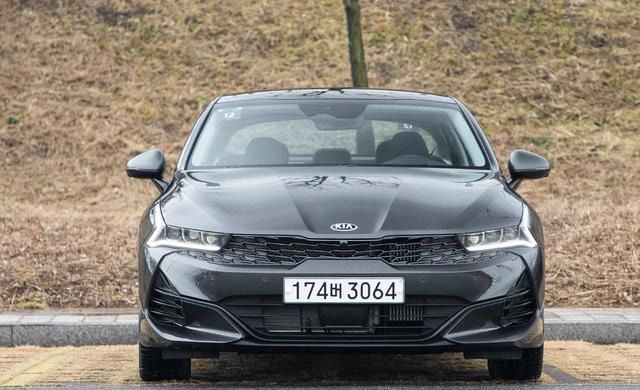 K5重返战场!全新轿跑造型超越雅阁,1.6T配上8AT,海外只卖14万
