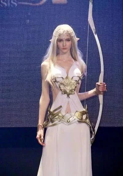 “精灵女孩”Savanna Blade：美得让人分不清真假