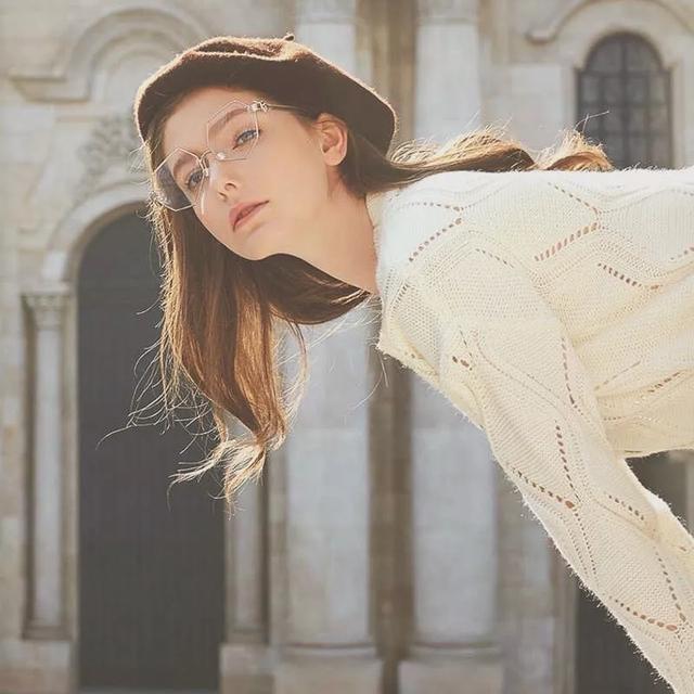 “精灵女孩”Savanna Blade：美得让人分不清真假