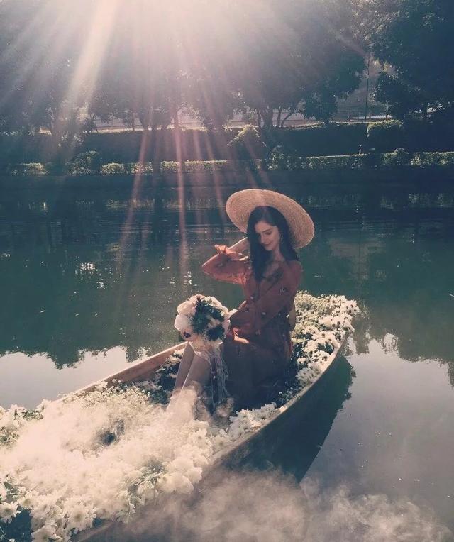 “精灵女孩”Savanna Blade：美得让人分不清真假