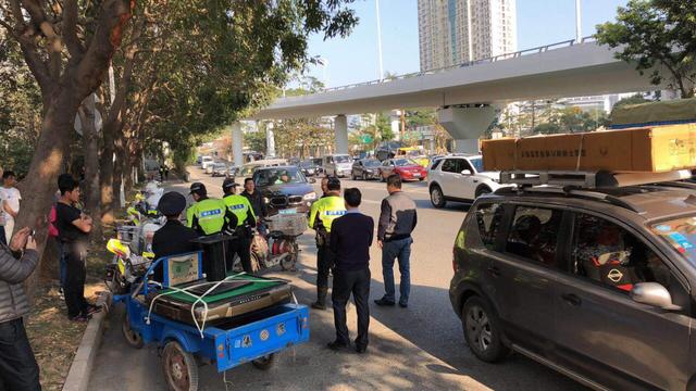 摩托不能骑，电动车被限，老百姓出行成难题