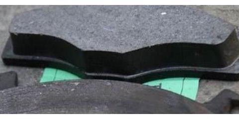 汽车刹车片需要多少公里一换？如何自己检查