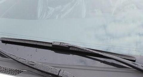 雨刮器吱吱响而且刮不干净怎么办？或许可以用这几个小窍门