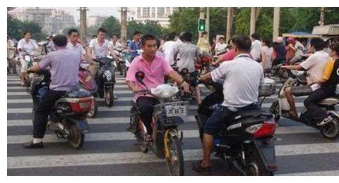 新型“电动车”替代品亮相，不用充电不用加油，1公里只需9分钱