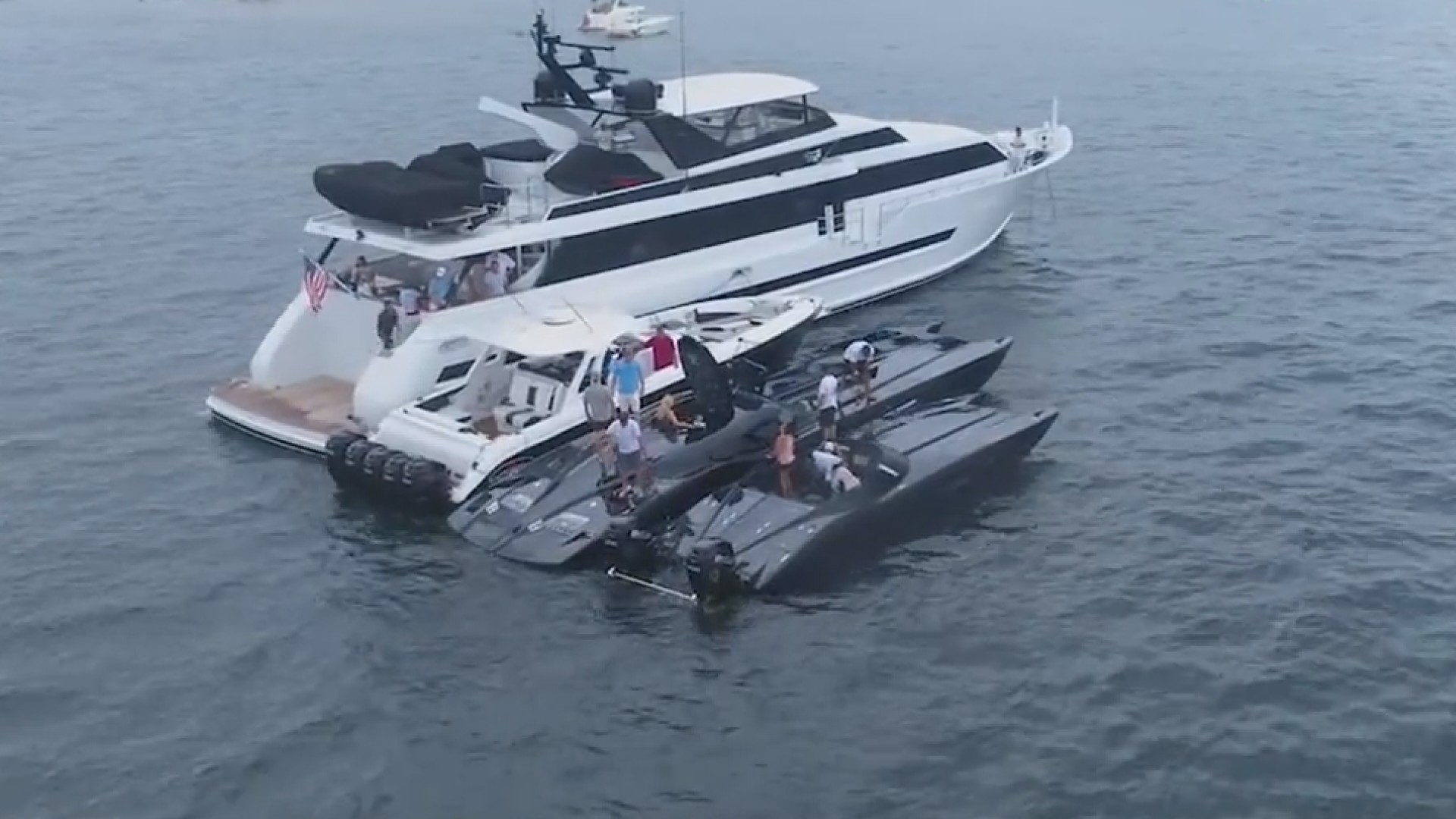 造价1166万元的“超级跑车”,时速300公里,开进水里才知道实力