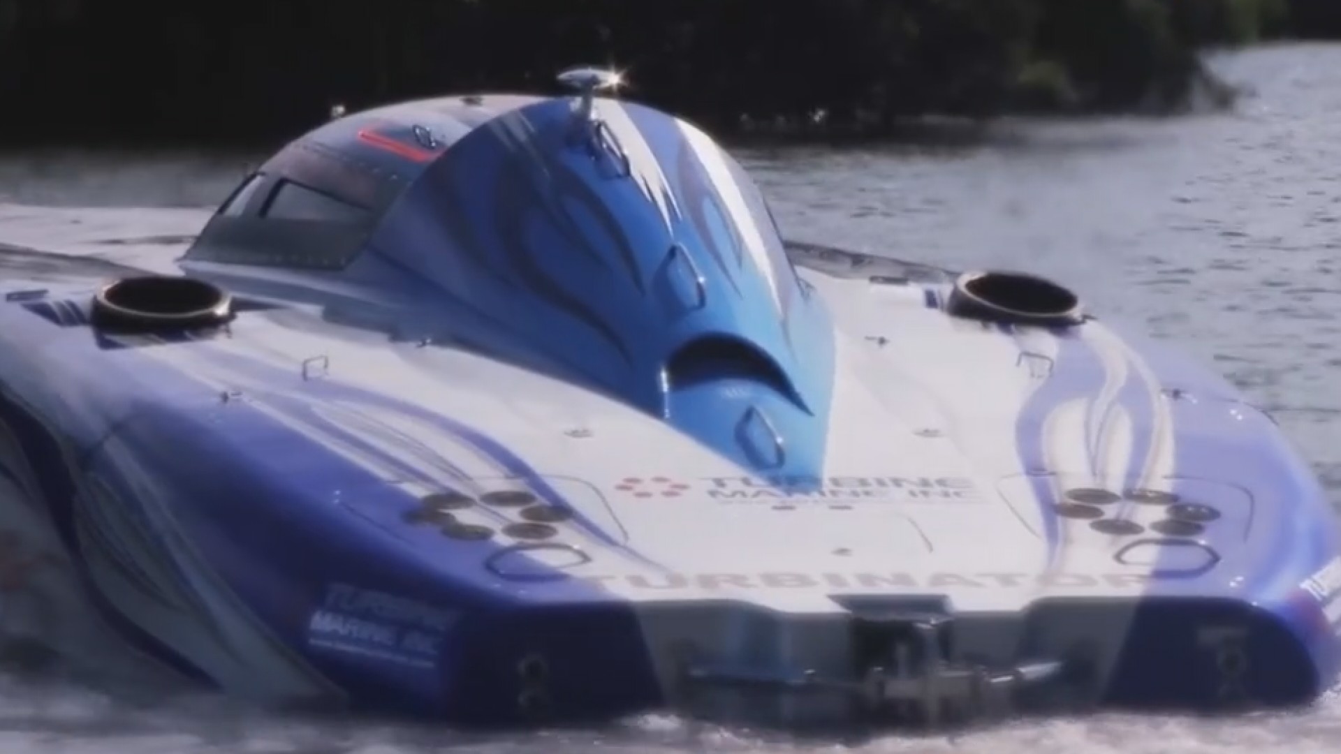 造价1166万元的“超级跑车”,时速300公里,开进水里才知道实力