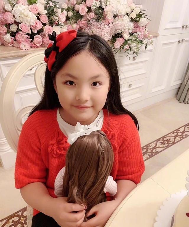 李湘晒王诗龄近照,豪宅内景意外曝光,欧式装修精致浪漫似宫殿
