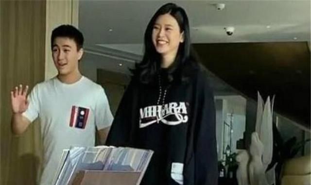 奚梦瑶生下孩子后,被嘲像“大妈”,身价千亿也逃不过生育摧残