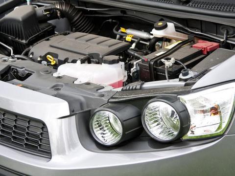 长时间停放的车，电瓶亏电无法启动，电瓶的保养你做的对？