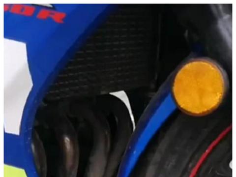 国内“最速”铃木GSX250R摩托车，车价3万，配4缸引擎，5秒破百