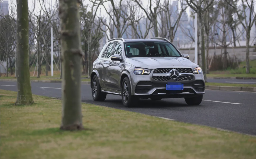 为什么宝马X5操控这么好，还有人喜欢奔驰GLE？
