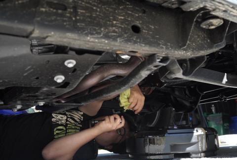 机油5千公里更换一次？维修师傅说了实话