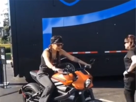 “无声无息”的哈雷，配纯电动系统，马力105匹，3秒破百