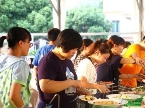 自助餐老板透漏：吃自助餐不拿这4种食物的顾客，是真正的行家！