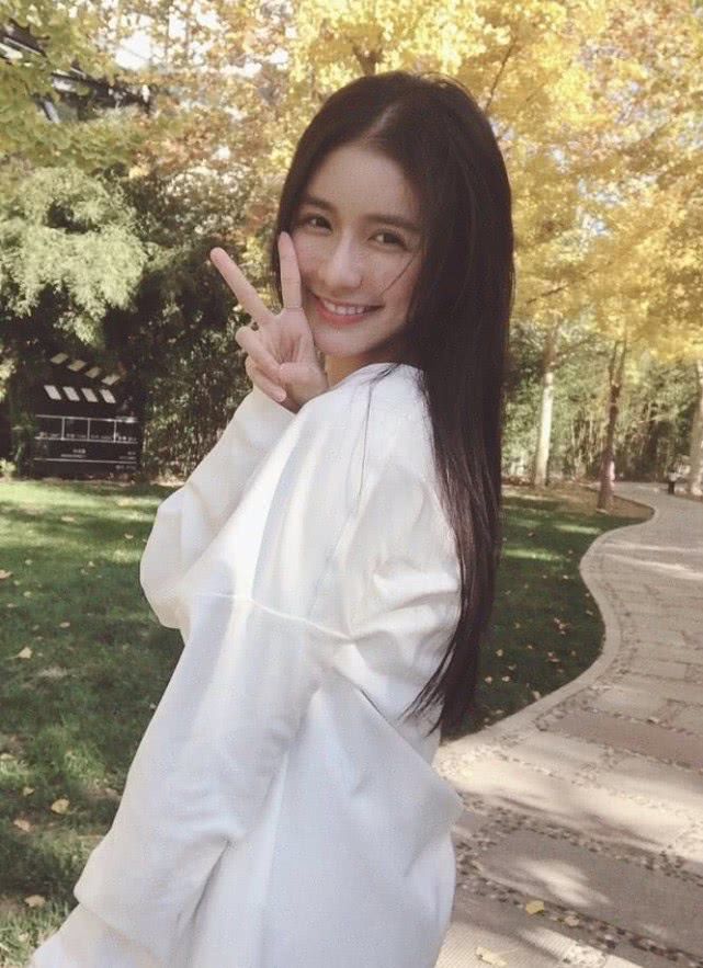 继杨超越后的又一虎扑女神诞生,笑容甜度超标的她,撞脸沈梦辰
