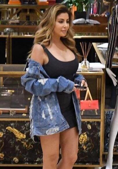 颜值超瓦妮莎,身材胜卡戴珊,老公头上却绿油油