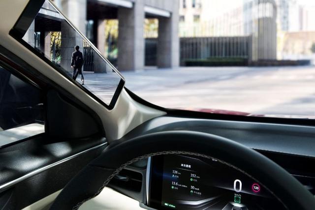 透明A柱变成现实!这些高科技装备普及到汽车还远吗?