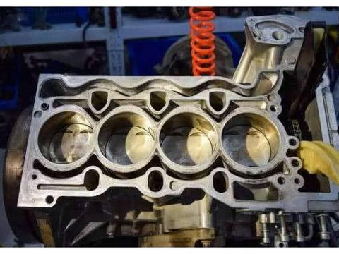 四缸机会反攻吗？三缸机：我太难了，国人：我们也是