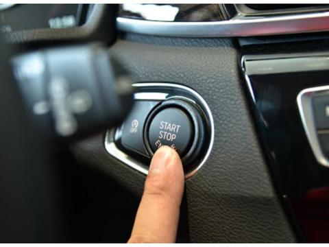 开了八九年车才知道，一键启动还有这么多功能，别再浪费了！