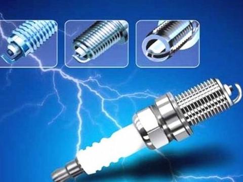 开车碰到这3种情况，赶紧更换火花塞，晚了就得大修发动机了