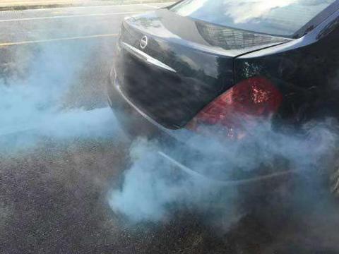 当汽车尾气变成蓝色时，会对汽车有什么影响？车主要了解