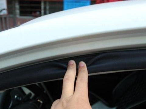 车子隔音防水性能下降？其实是汽车胶条的保养了！