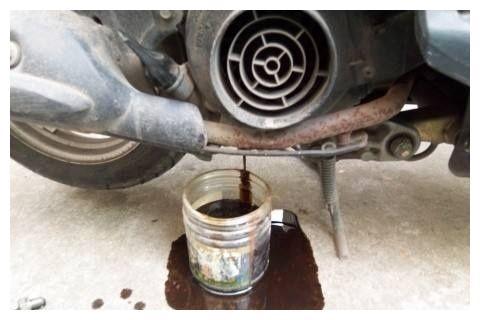 摩托车要多久换机油呢？真的只是参考公里数吗？其实未必