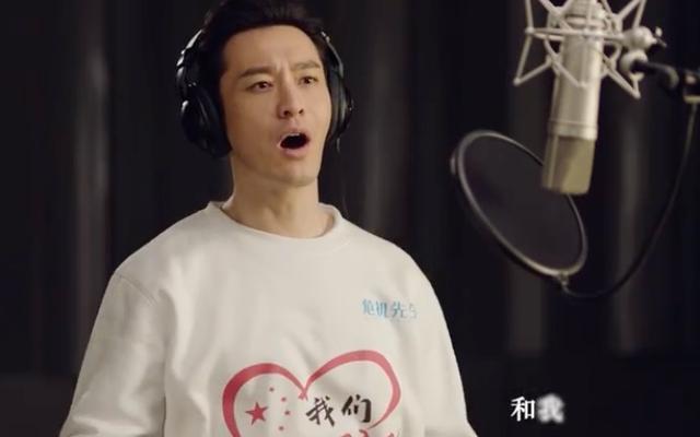 黄晓明新剧路透照曝光,心情愉悦