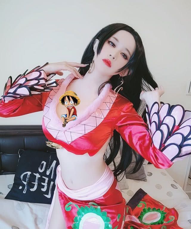 cosplay女女帝,cosplay雷神 于是我给大家带来了一组非常棒的精品cosplay作品《海贼王》女帝,赶快