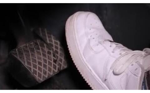 大脚猛踩油门可以清理积碳吗？看过之后，很多车主表示后悔了