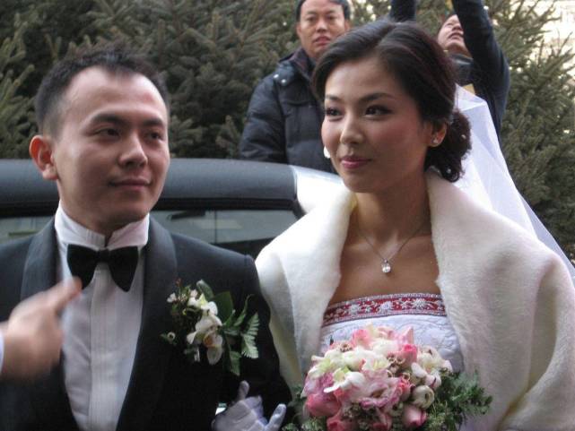 嫁入豪门却遭遇老公破产,被迫复出赚钱还债,如今42岁陷离婚猜疑 嫁入豪门却遭遇老公破产,被迫复出赚钱还债,如今42岁陷离婚猜疑
