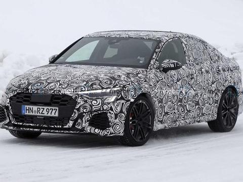 曝奥迪全新RS3路试谍照 或是最强小钢炮