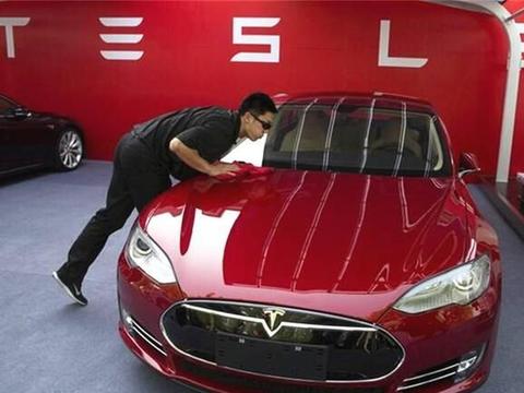 拆开特斯拉电池组，像极了玩具车5号电池？车主：技术领先全球？