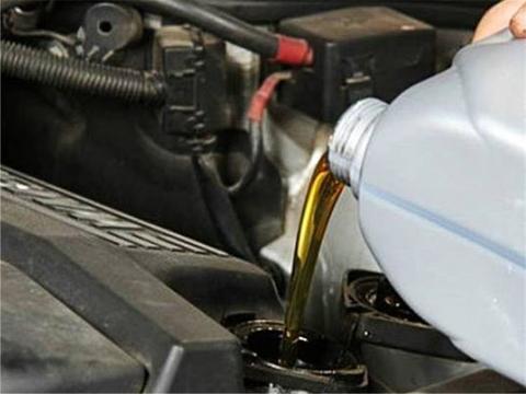 宝马保养完发动机报废，车主发现猫腻，4S店：保时捷还没说啥