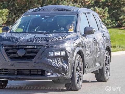 新一代日产Rogue路试实拍：内饰变化大，科技氛围十足