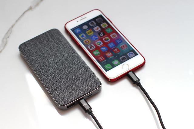 苹果用什么充电宝都可以吗 a55e-irkazzv5233429.jpg