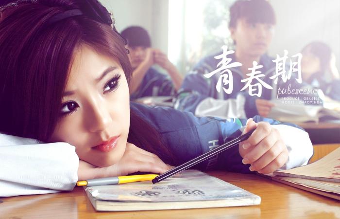 《青春期》的"宅男女神",赵奕欢公布恋情,与男友超甜自拍